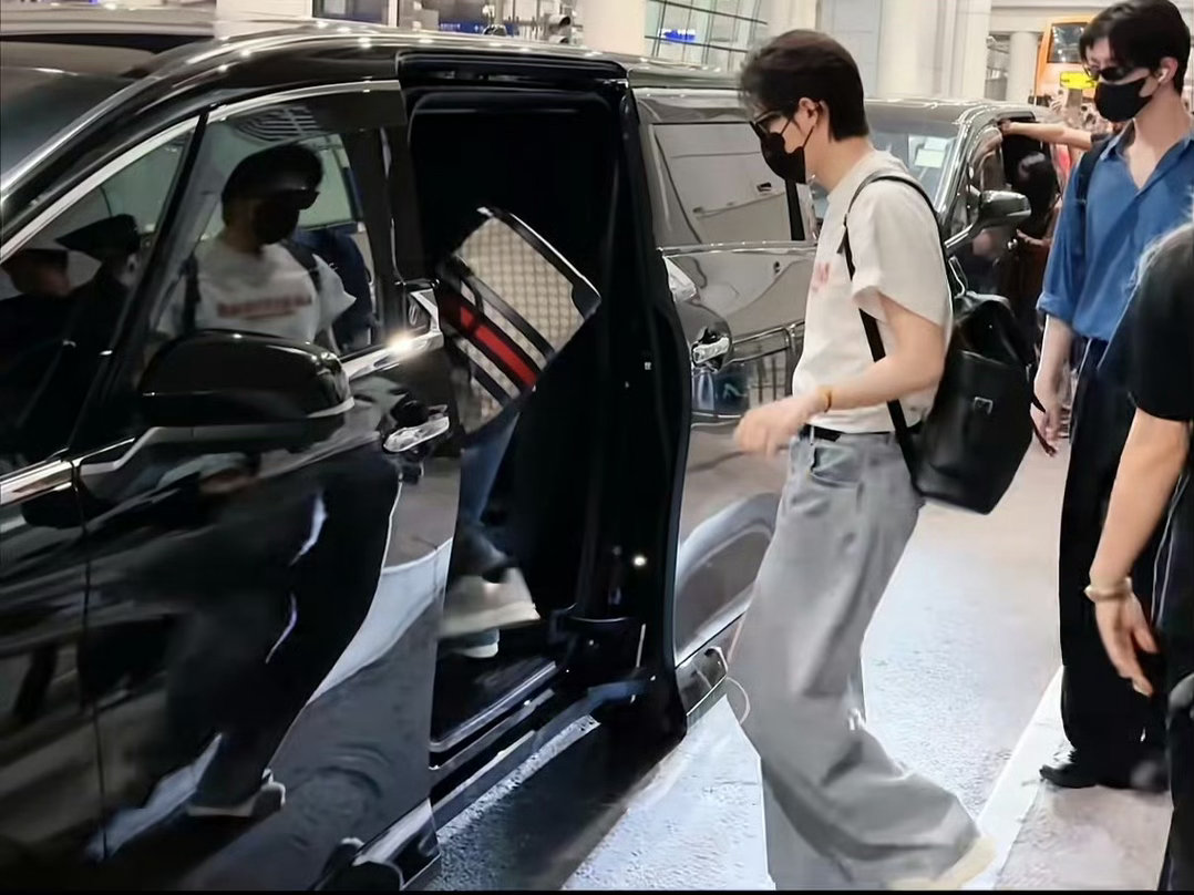 我们蘅蘅郡主怎么没有古驰背？是不是业绩不达标，实在不行搞个迷你小的要团魂啊魂淡！