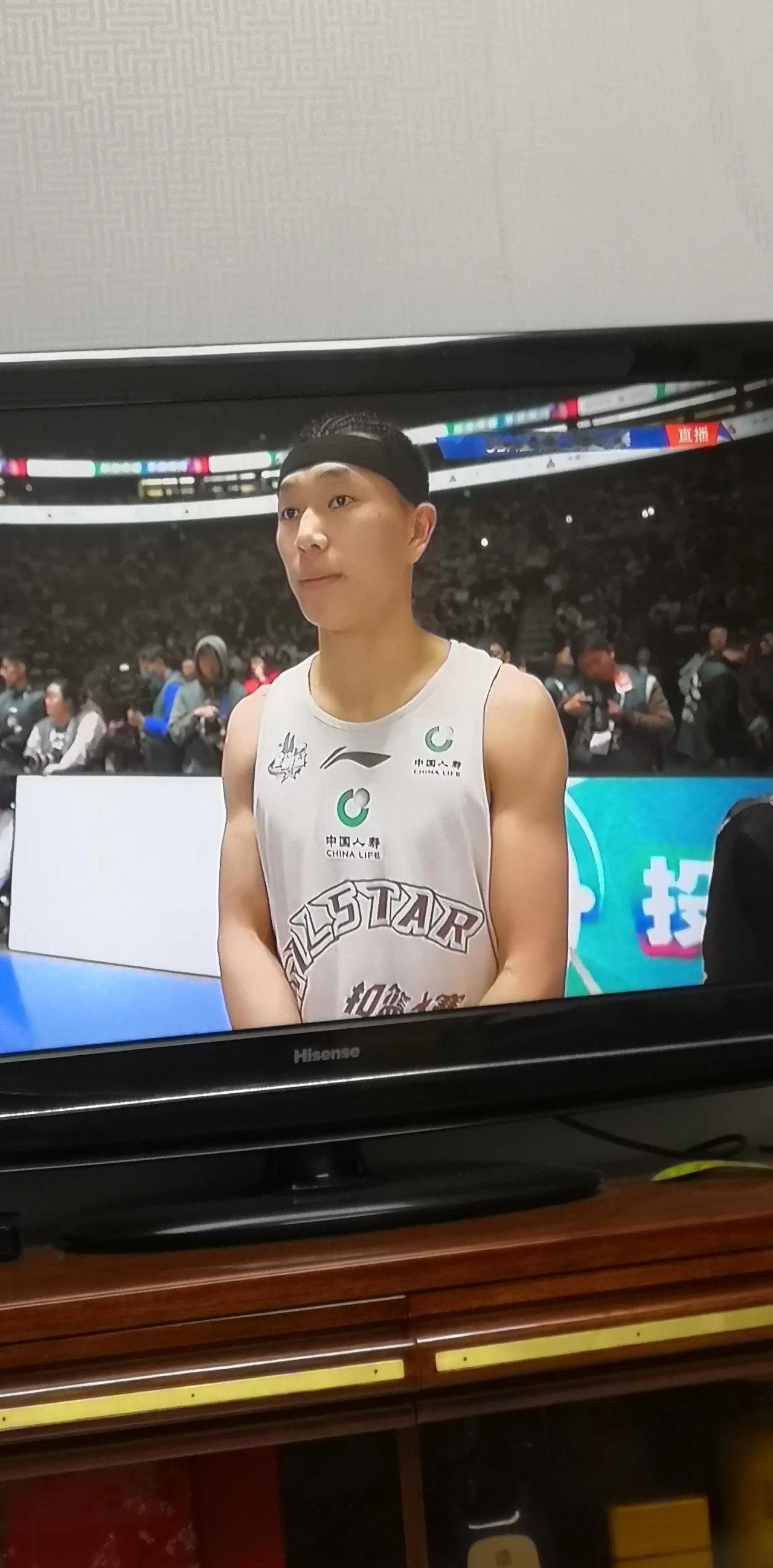 CBA全明星赛今晚落幕，各奖项尘埃落定。
技巧大赛黎伊扬战胜高诗岩夺冠。
三分大