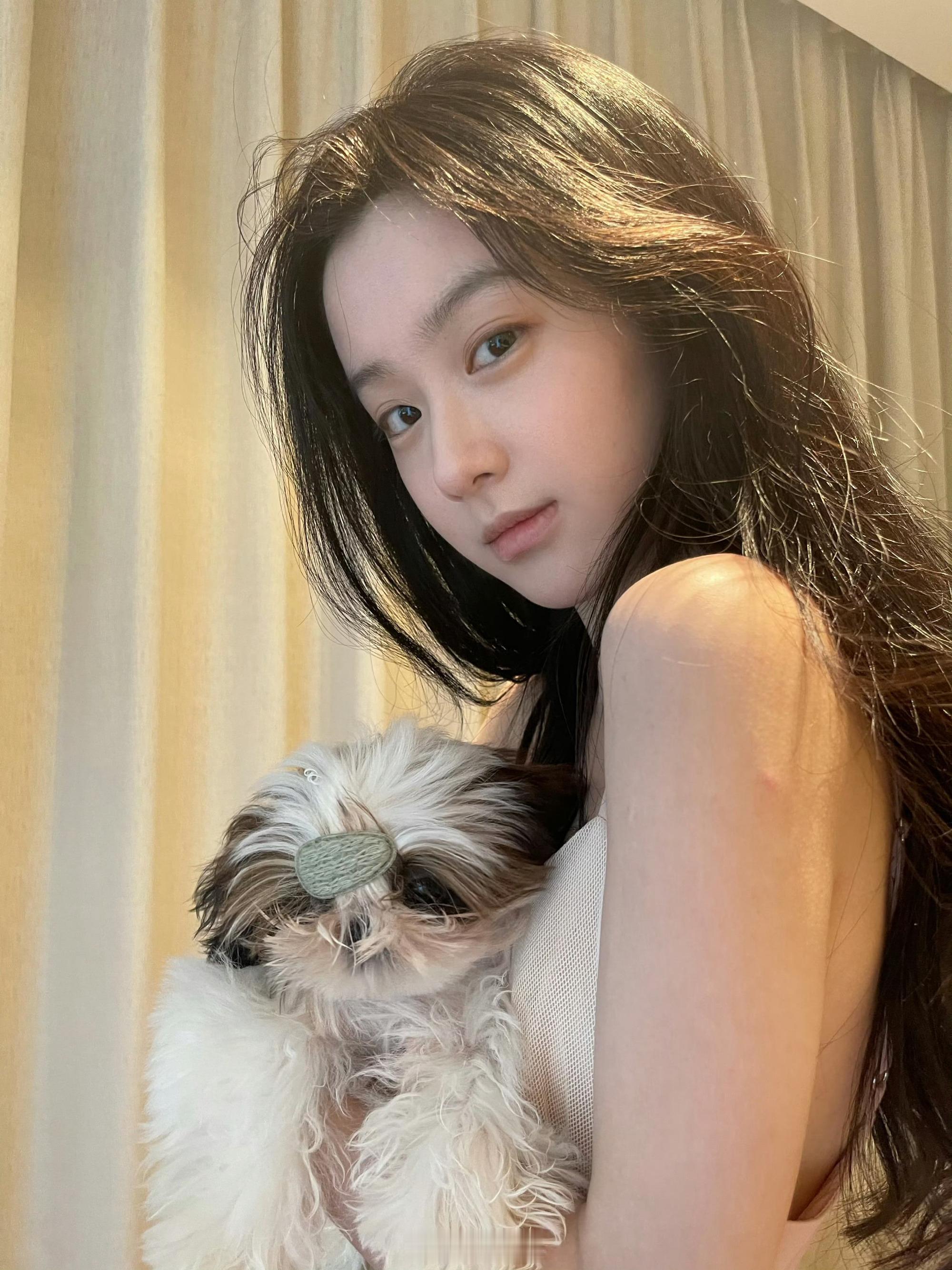 包上恩 🐰包上恩李瑶英 🐰包上恩明月千里 当世界凉如荒岛 我们依然会是彼此的