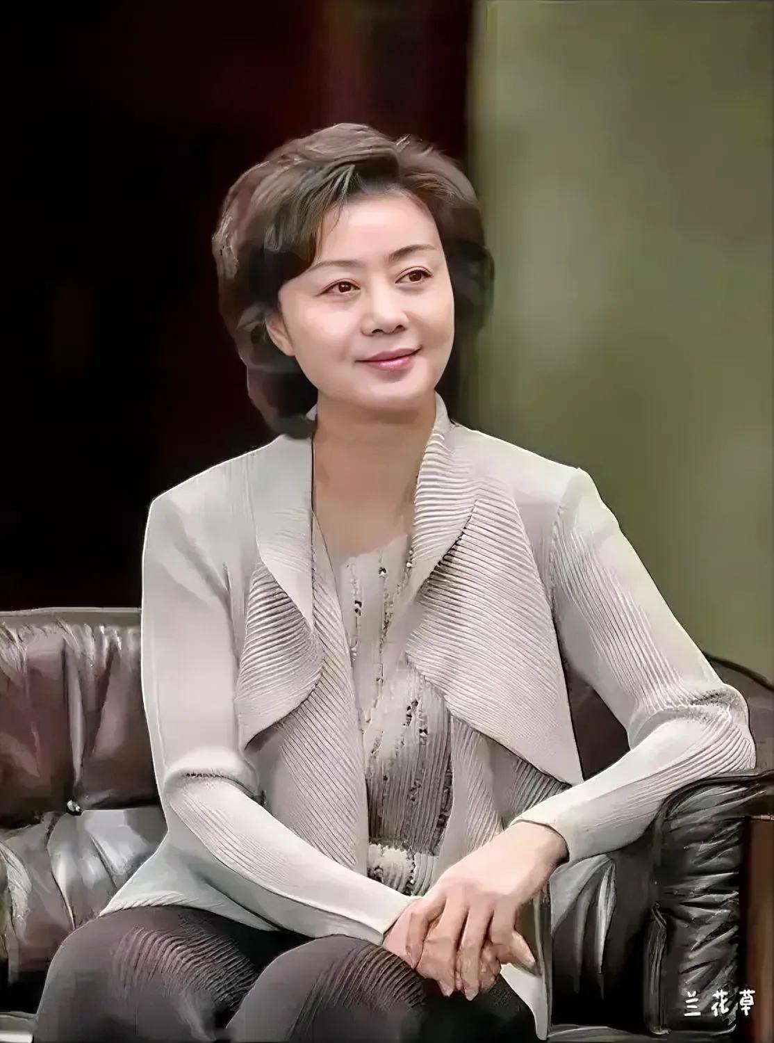 这位女士是谁？好像很有名。
她在戏曲方面造诣颇深，享受国务院政府特殊津贴，是国家