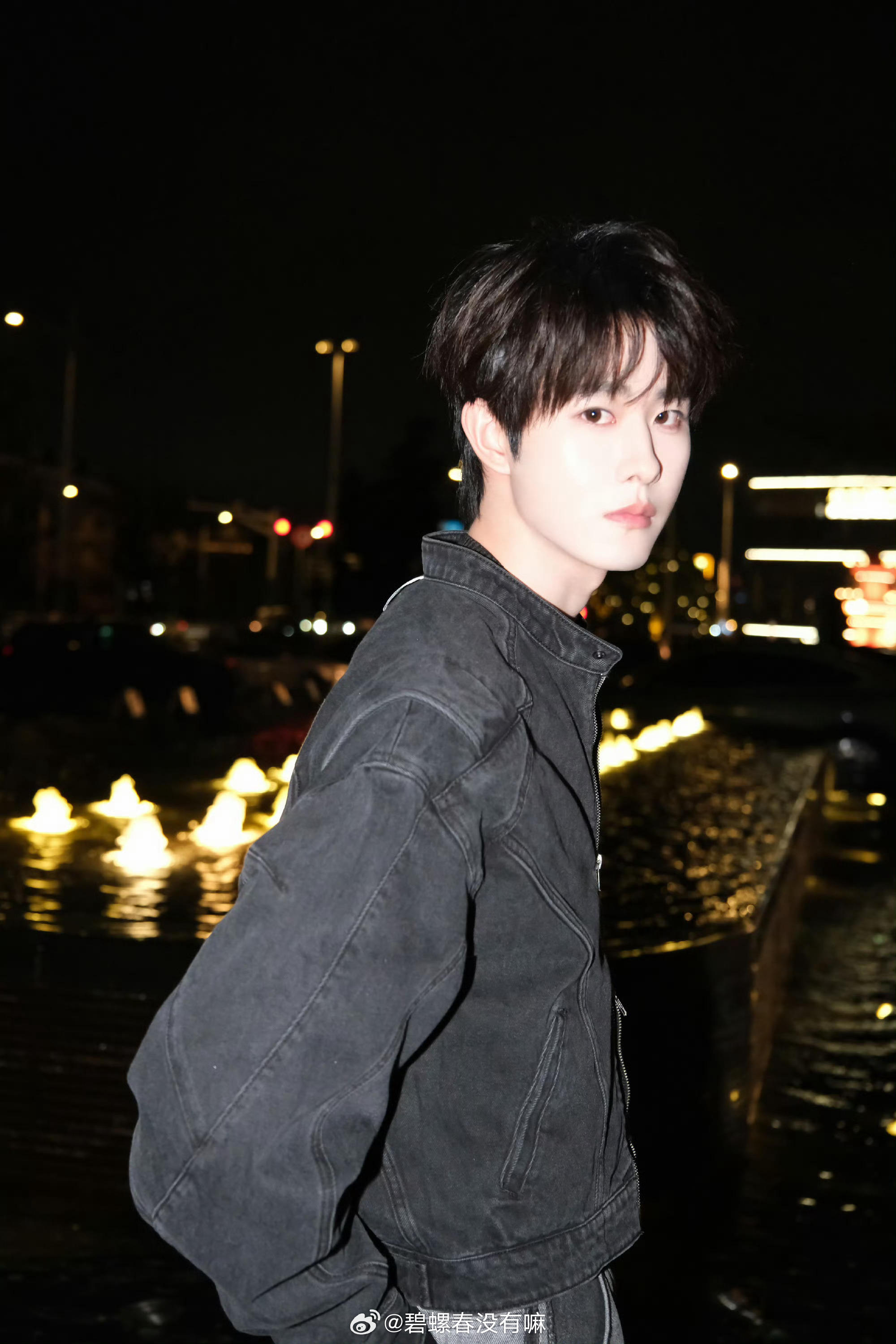 这张原图好帅，期待田嘉瑞新剧开机努力攒存货的同时，希望其他剧能赶紧播出