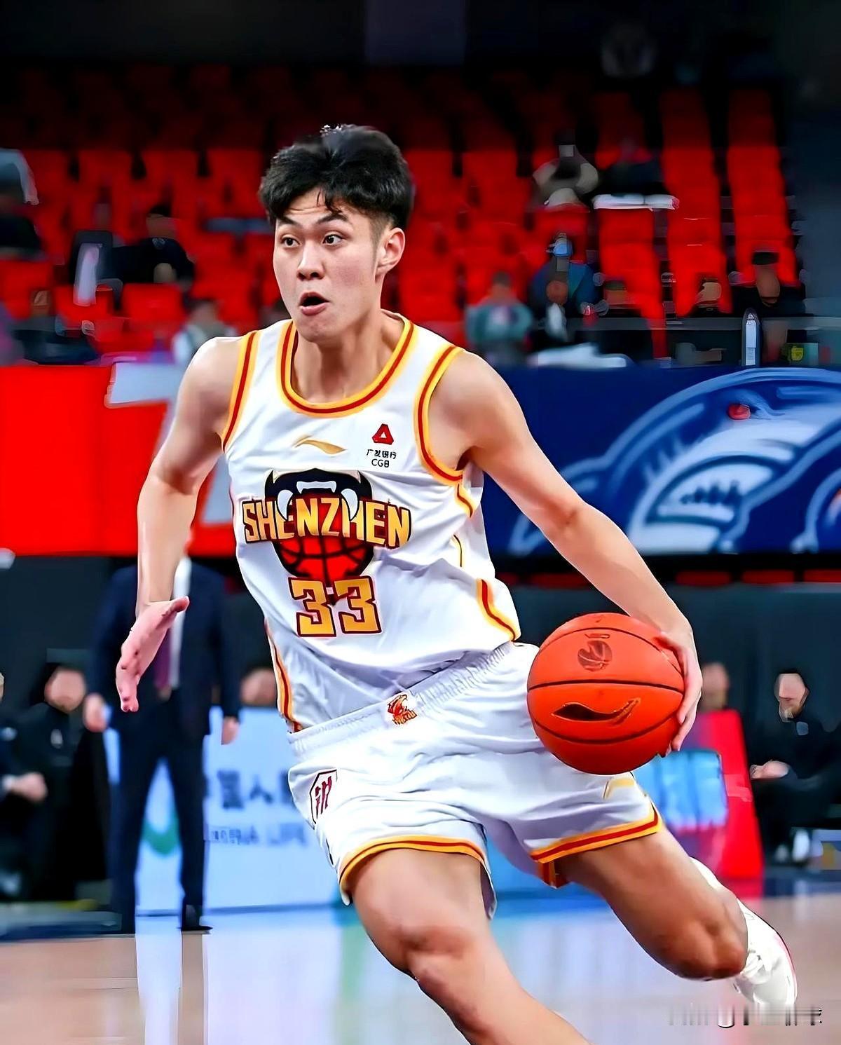 像王浩然这样香喷喷的大腿级锋线真的是宏远球迷们梦寐以求的，不过其实在广东队很难会