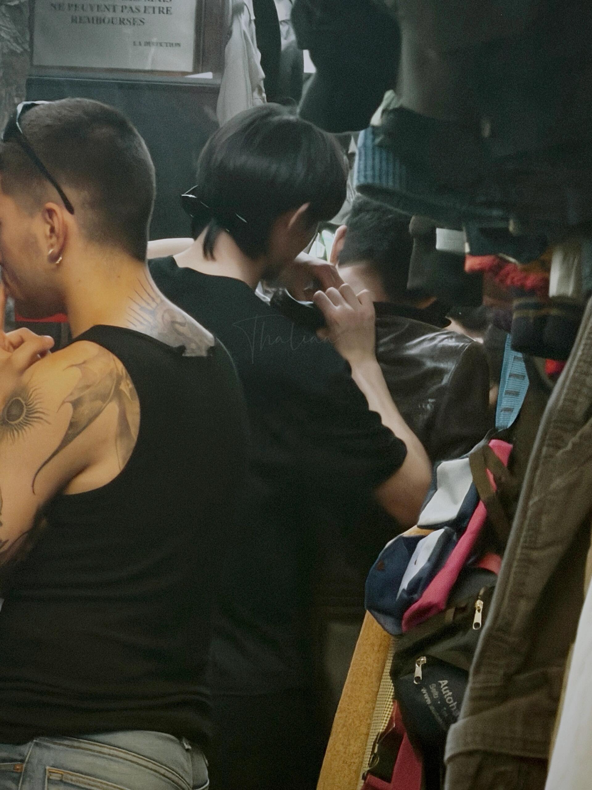 四十度的巴黎街头，闷热拥挤的古着店，会陪着你耐心地试十几套衣服再全部买单，耐心为