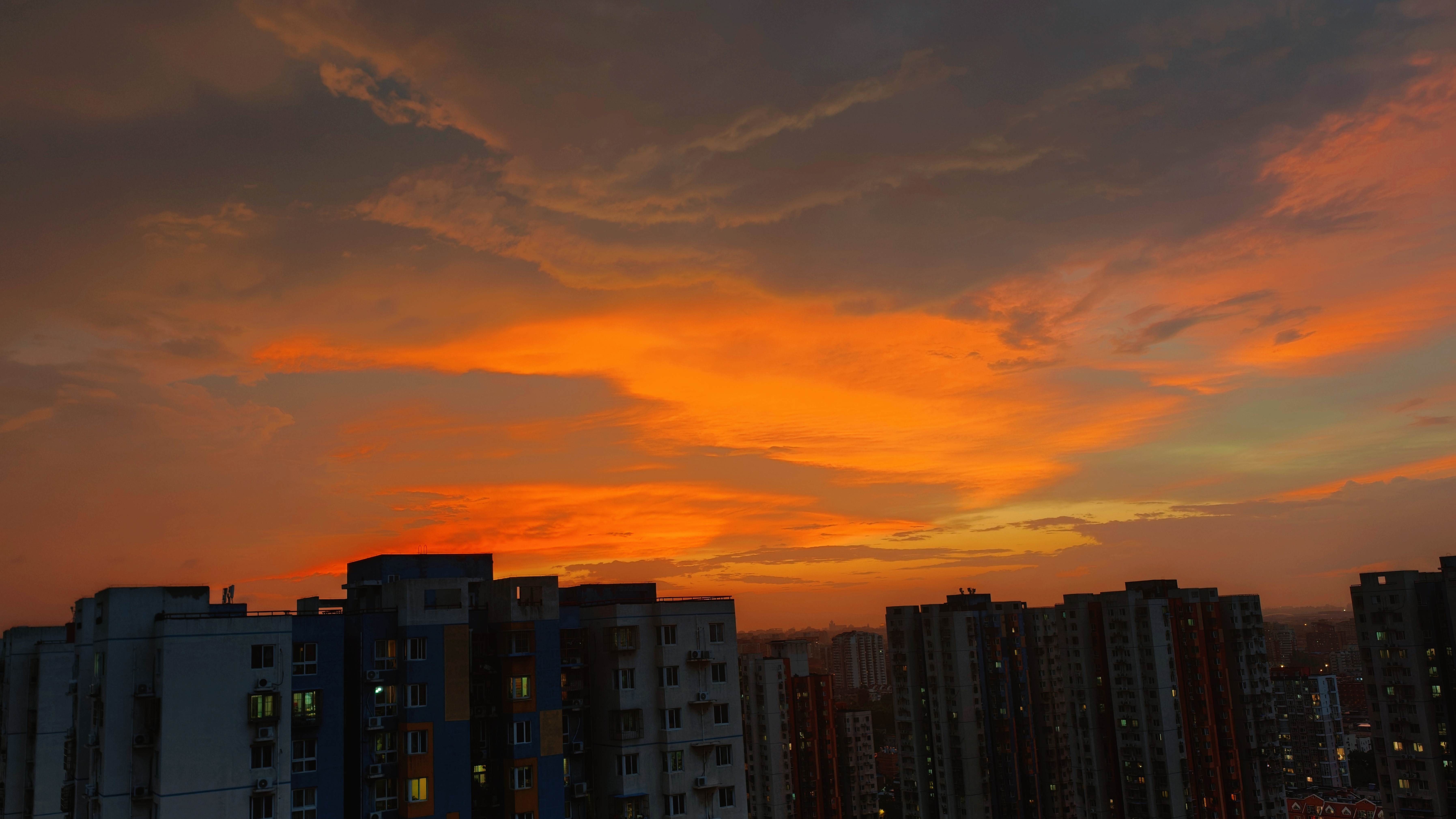 🌇 