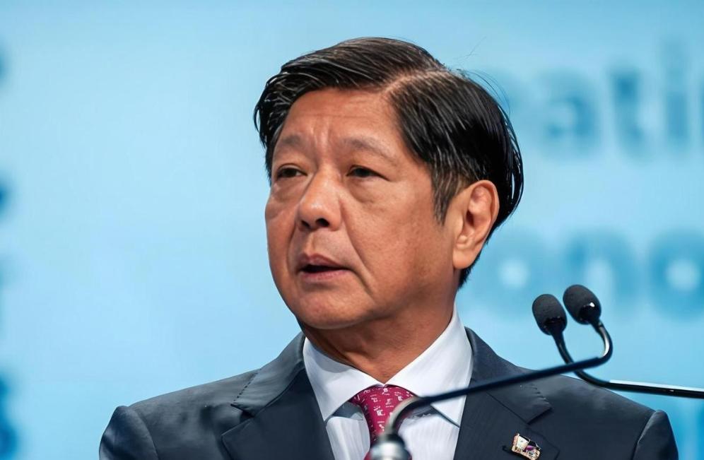 7月27日马科斯站在国会讲台上念国情咨文的同一天凌晨，菲律宾司法部门口被炸了，参
