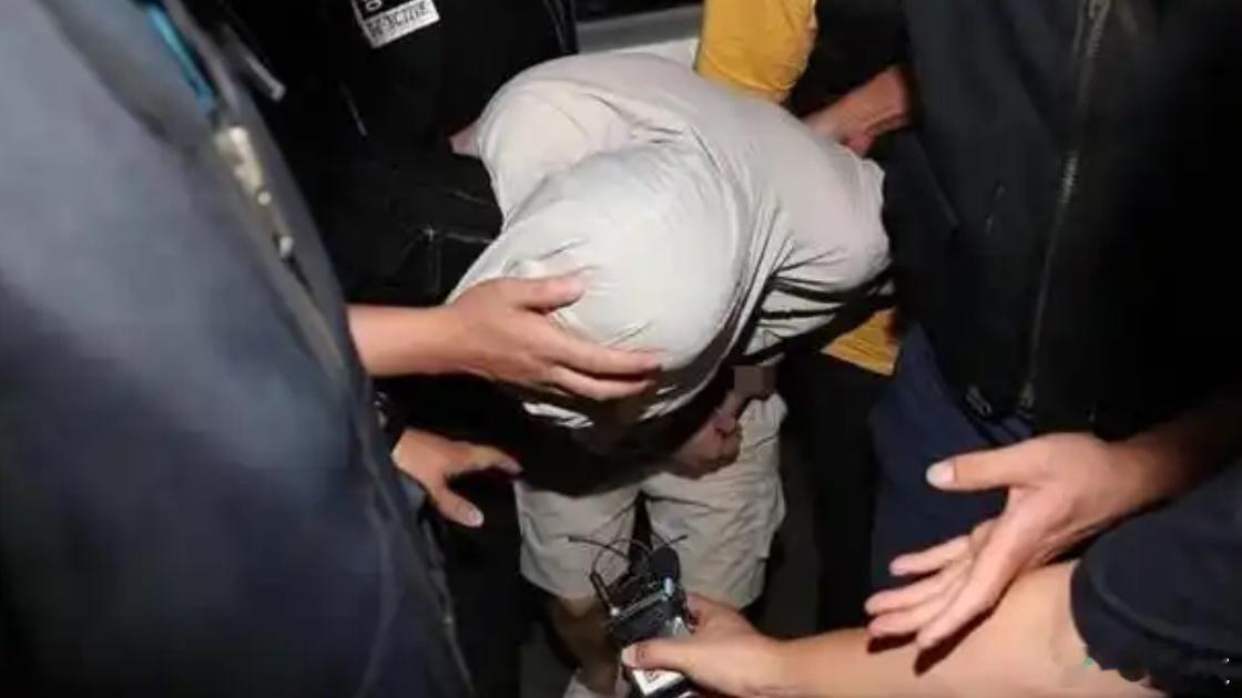 讲师郑昌圣主动报警自称“男友”，与其说是一次拙劣的伪装，不如看作是一次人际信任边