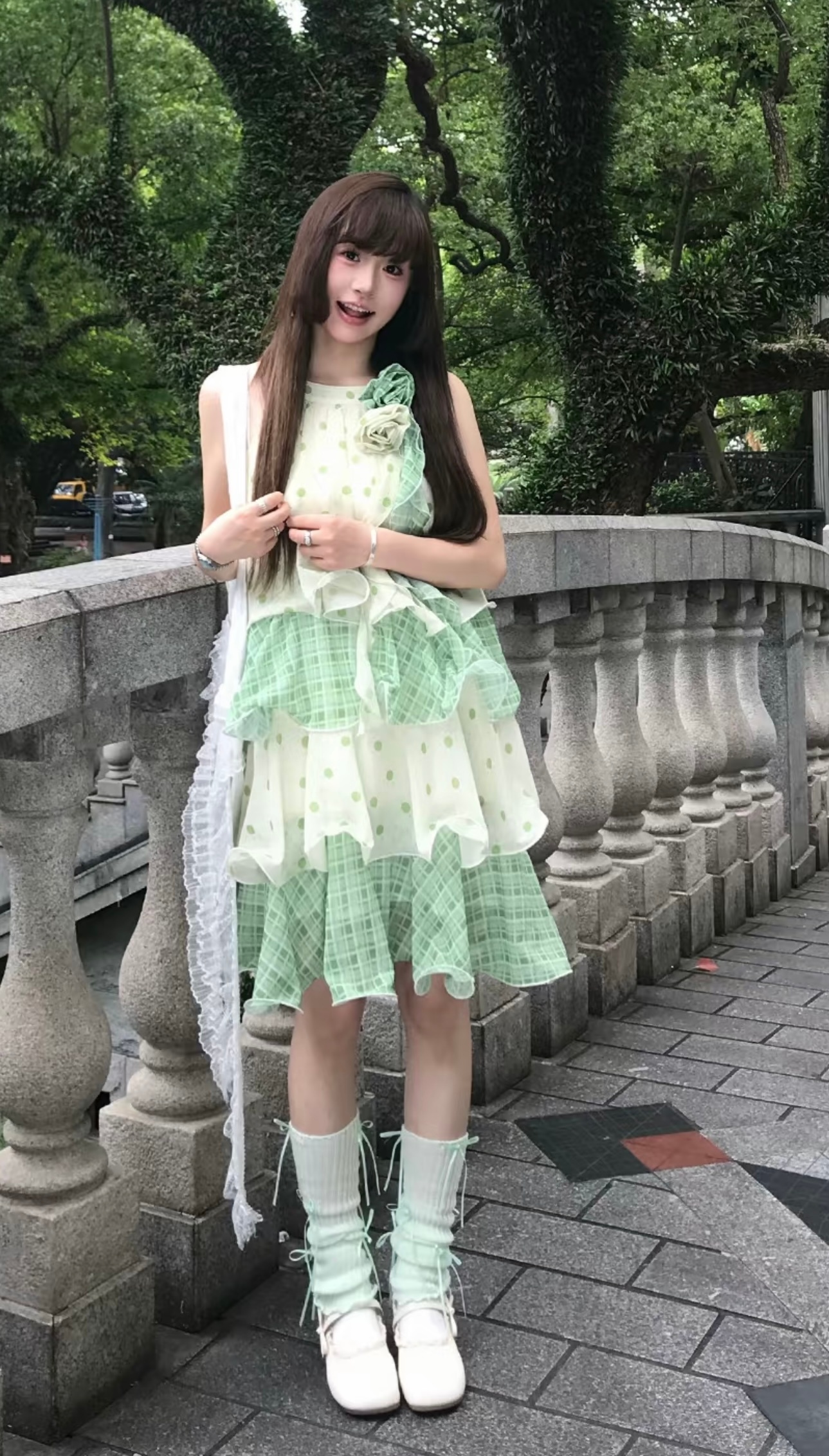 纠结 女孩们给我选一下到底买长款还是短款！我真的太喜欢绿色了一衣柜的绿衣服哈哈哈