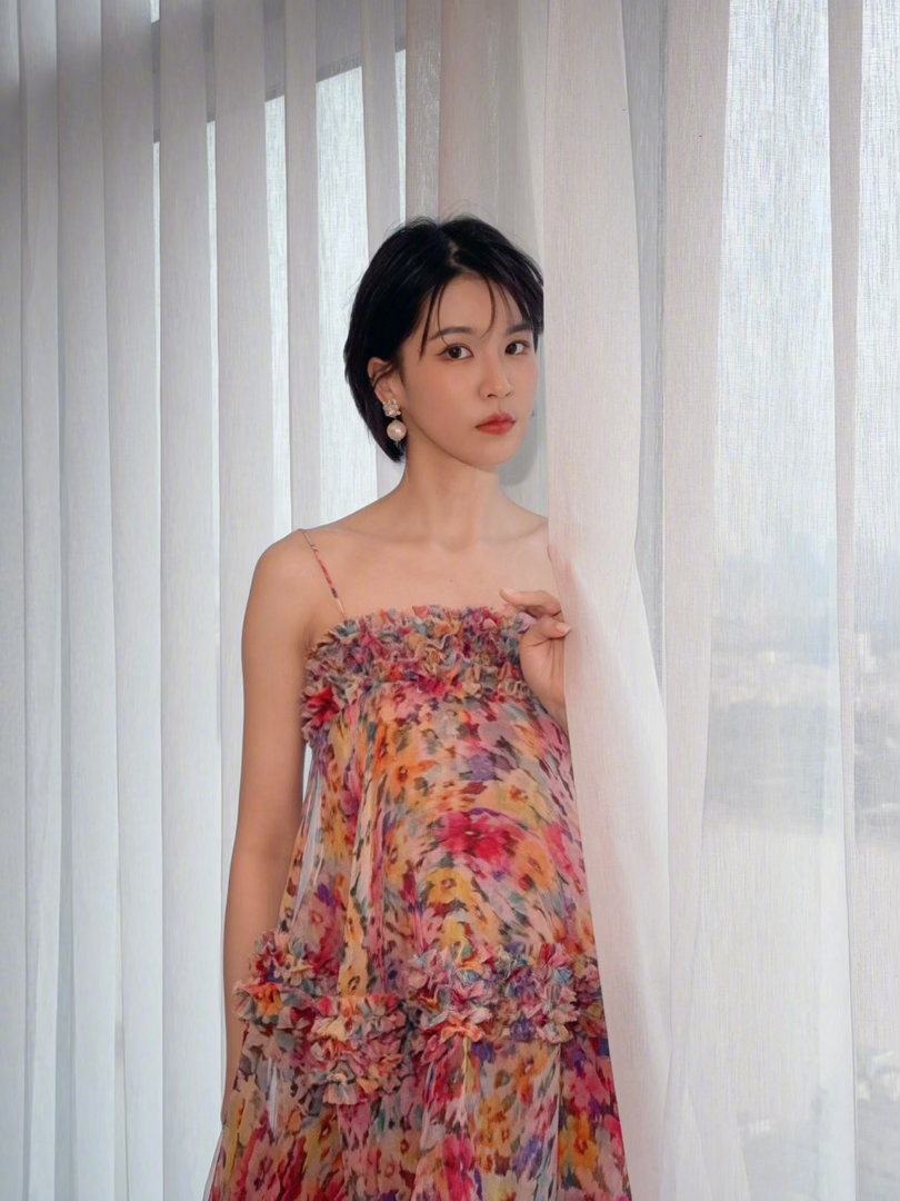曾沛慈广州演唱会发文姐姐要相信超多人为你而来。你的歌声会被更多人喜欢。 