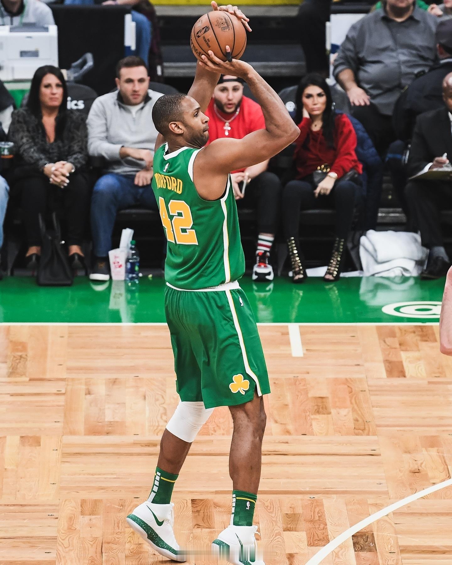 今天没有比赛，凯尔特人也回顾了最近的圣诞大战 