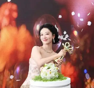 现在的杨紫法令纹明显啊！ 