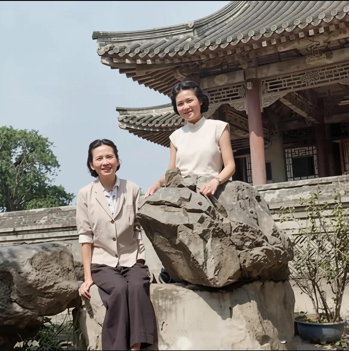 1947年，颐和园里，古亭青石之下，留下了母女二人温婉的身影。那时的林徽因身体已