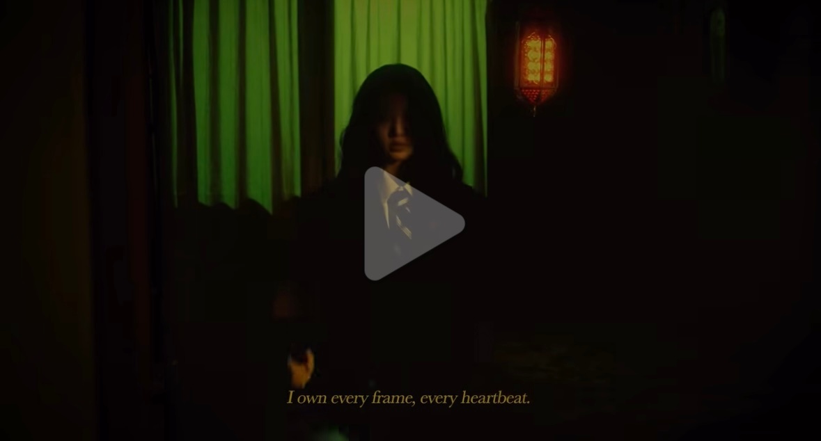 好像穿的是那种西装制服 期待期待 