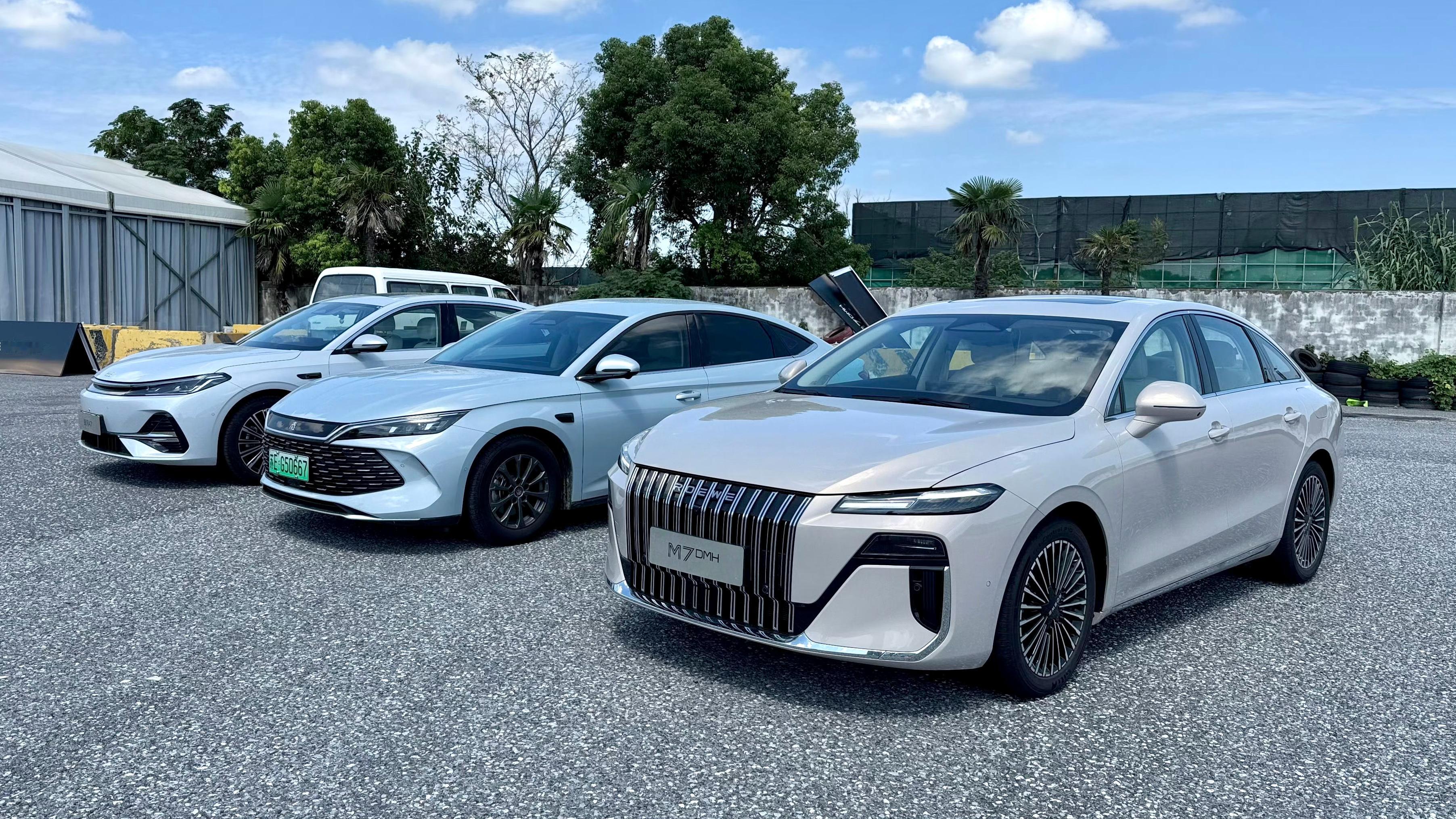 Temu BMW 7 series[酷]这台车应该是卡班设计的。和他的宝马一样外
