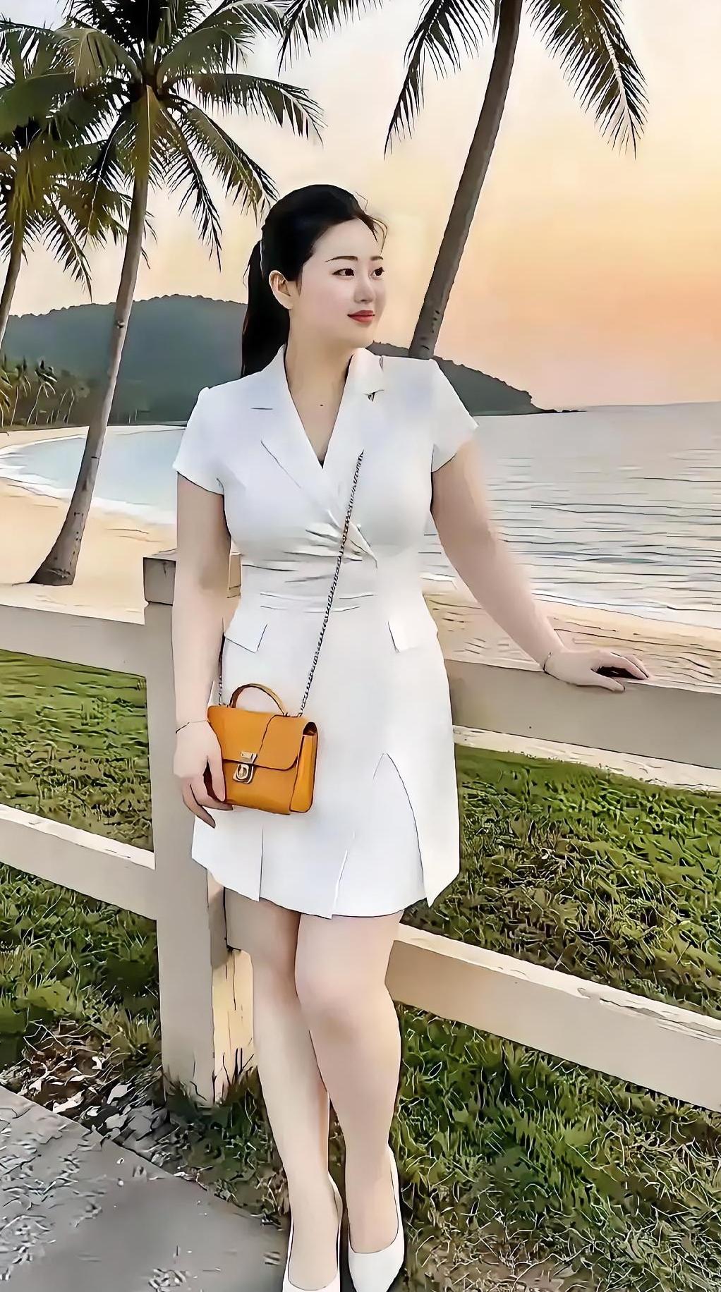 38岁，复旦女硕士，一个人坐在空荡荡的客厅里，眼泪止不住地往下掉。那天是她生日，