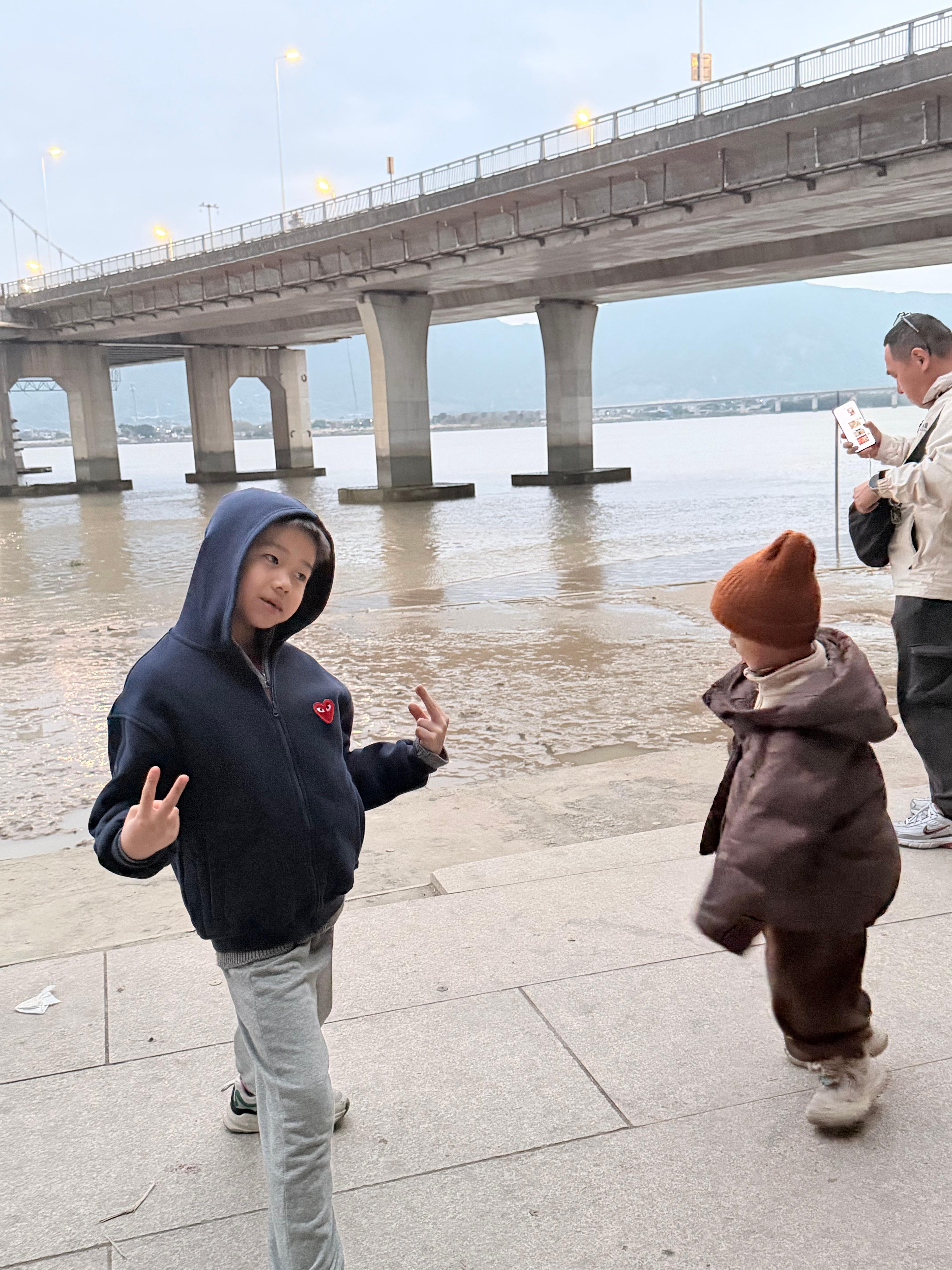 肥肥摆pose 小鲸鱼转圈 笑死我了 