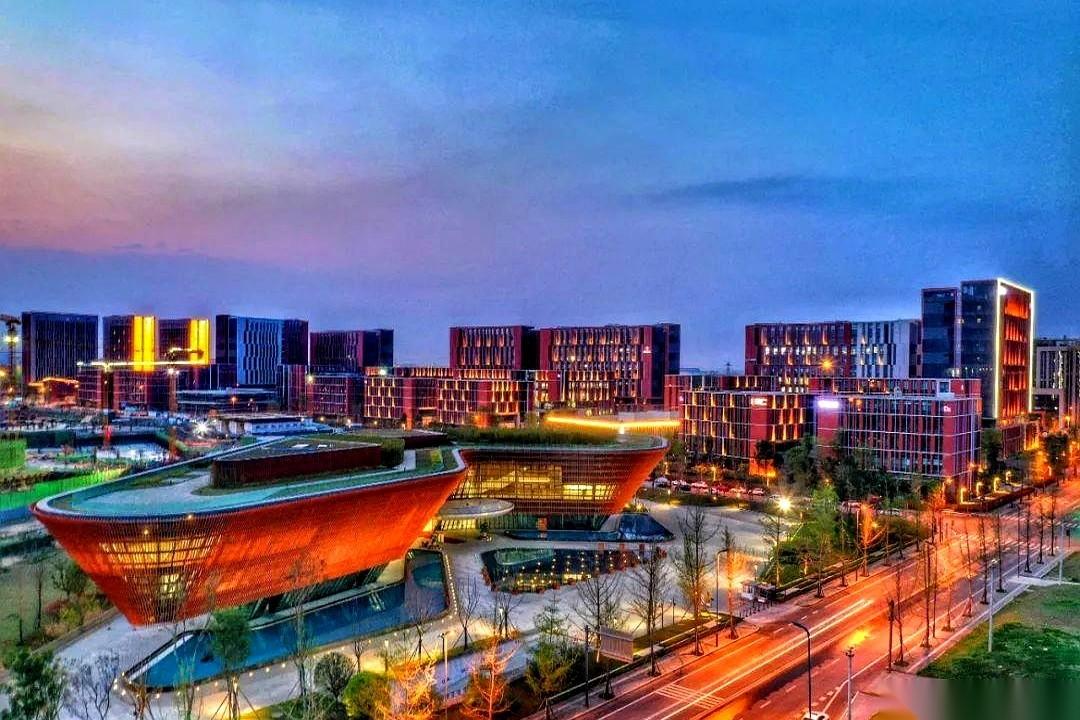 有个总经理，名字叫青春。
1977年生，今年才47岁。可他的“青春”，突然就划上