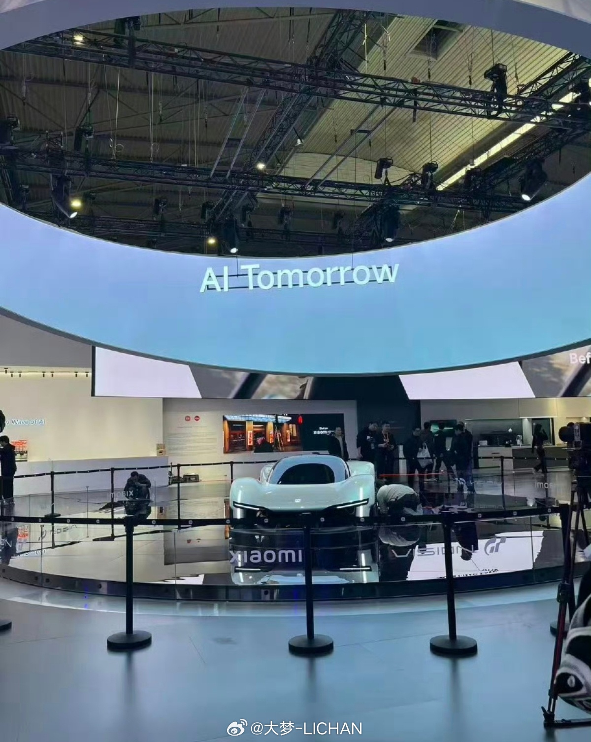 刷到实车了！！小米超跑亮相