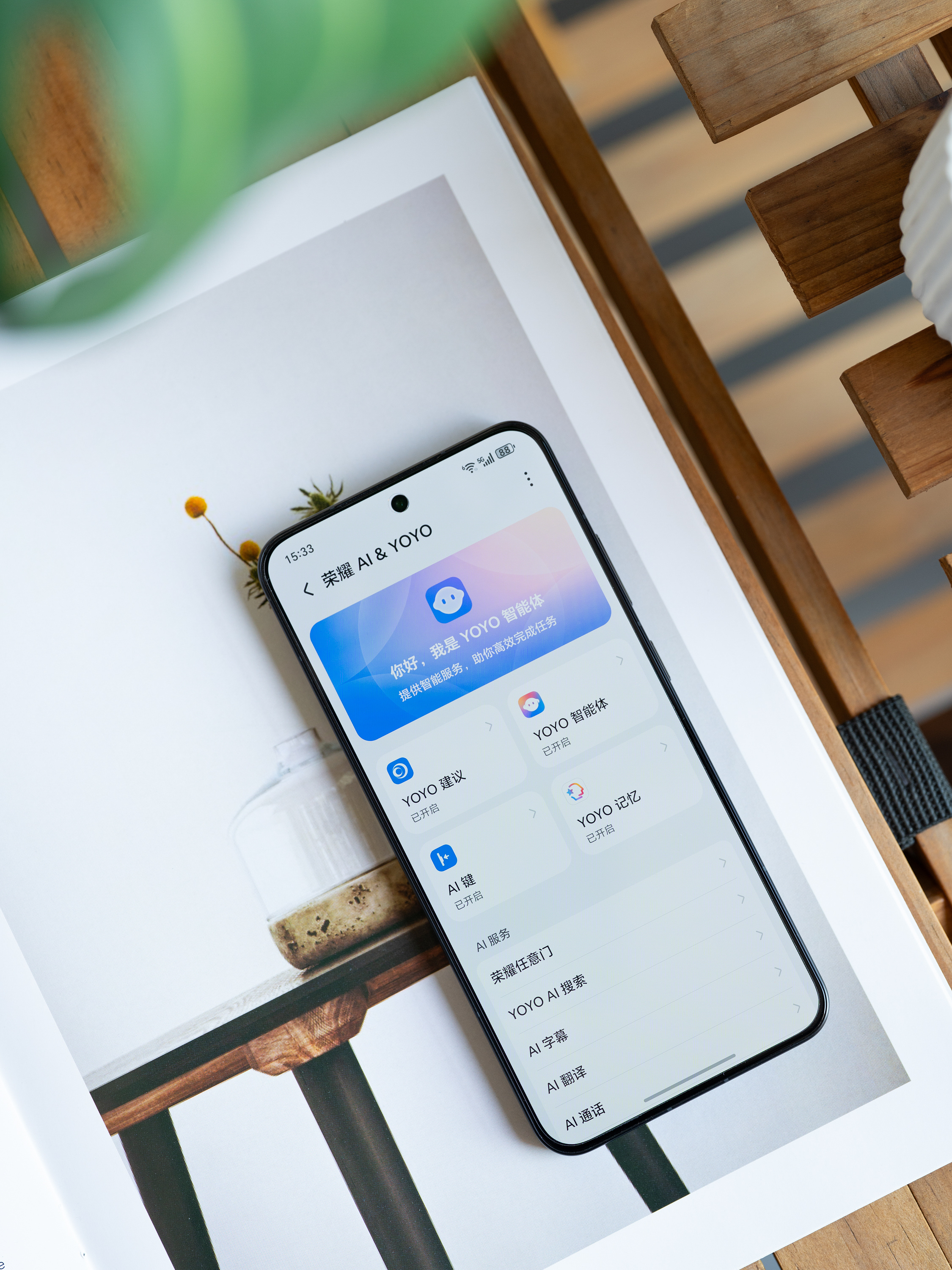 WIN RT这次没想到的是它定位是电竞游戏方向，也给了侧边的实体AI快捷键。不过