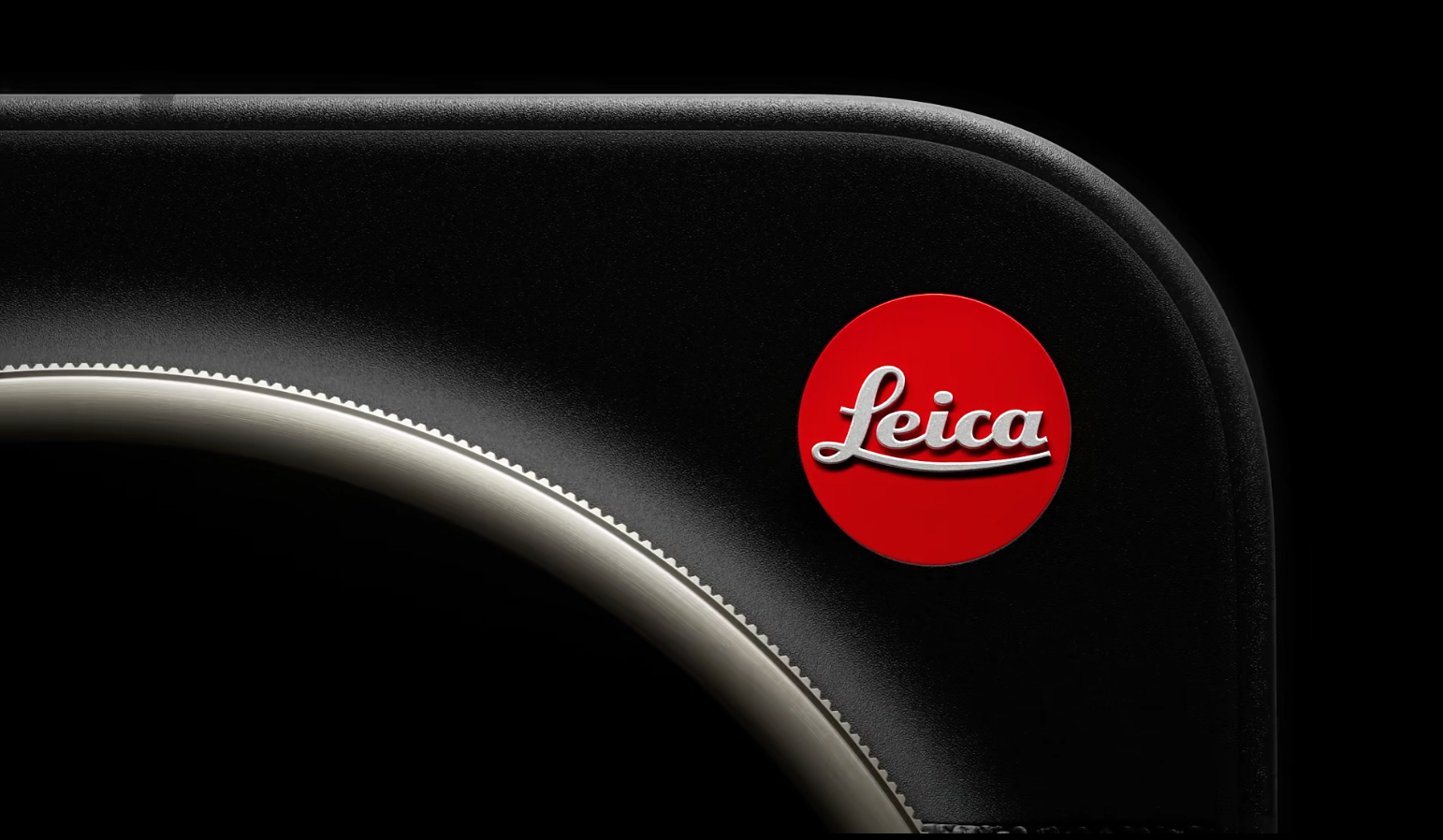 哦哟，这个质感，真把徕卡相机给焊在手机上了 注意 这个标是立体的，不是平面印刷的