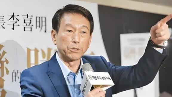 台湾前参谋总长李喜明一席话，让岛内炸锅！他曾直言解放军不是不敢打，而是时机未到。