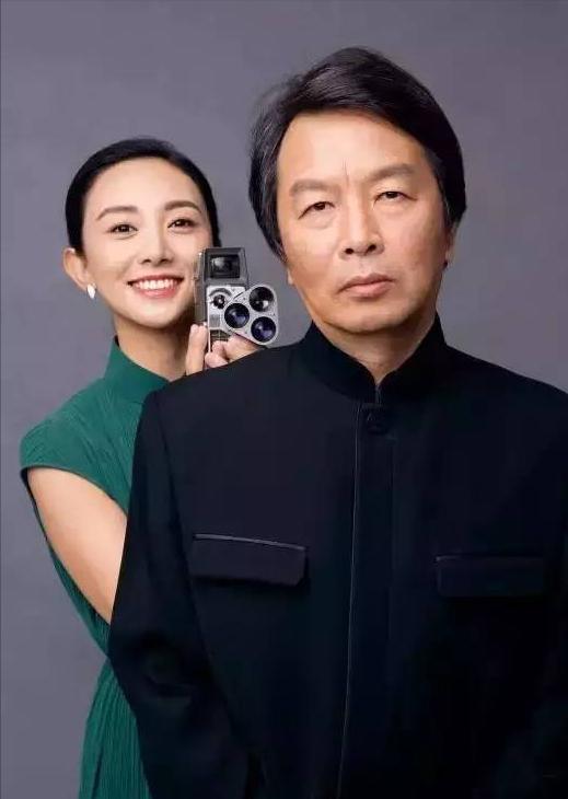 主持人，董卿，问作家刘震云，您女儿也是导演，拍了一句顶一万句，你们合作的时候，愉