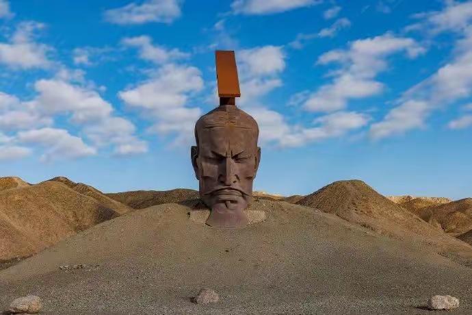 《汉武雄风》雕塑的争议，恰恰点中了公共艺术与大众审美的核心矛盾！艺术创新值得鼓励