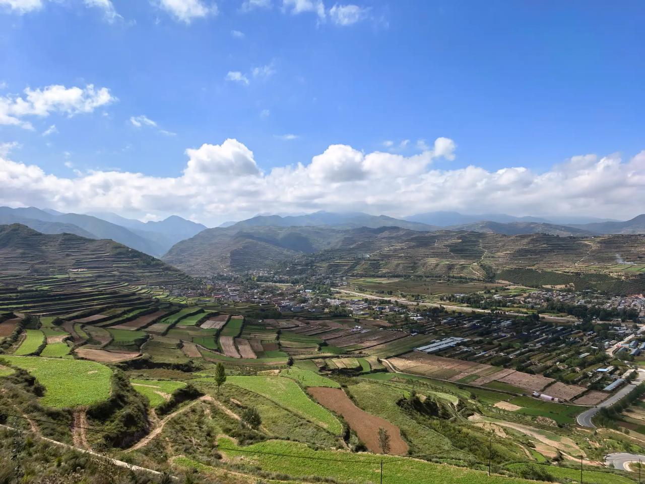 这是我用华为手机拍的家乡的秋天。