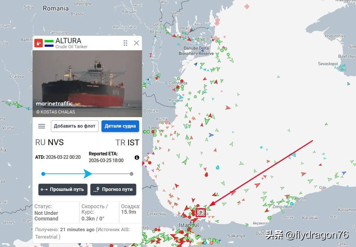 ❗️🇹🇷 一艘土耳其油轮在黑海遭到袭击。

土耳其交通与基础设施部部长证实了