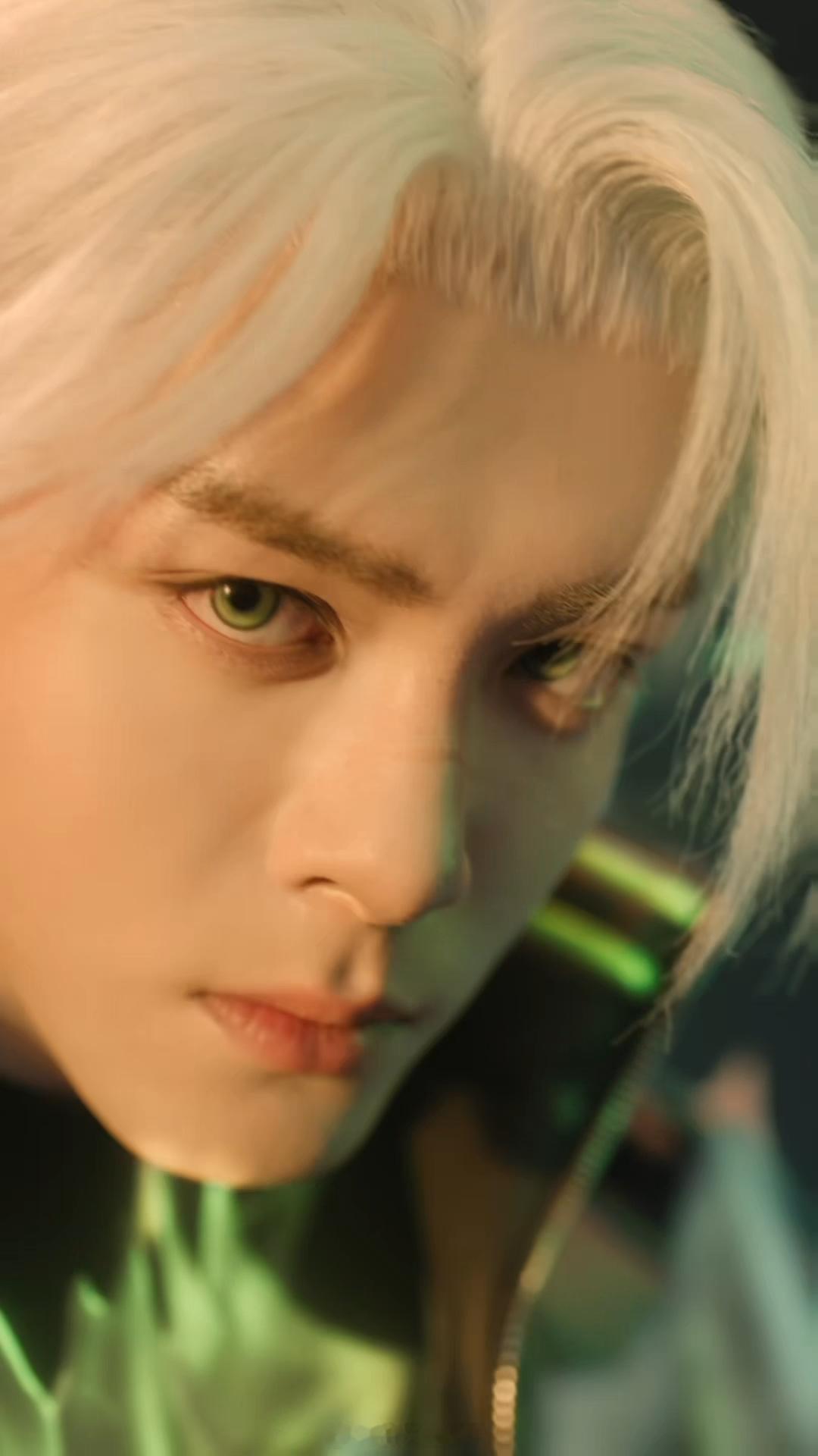 曾舜晞[超话]  曾舜晞 白发撕漫男走进现实 妈呀妈呀！曾舜晞简直是白发造型的天