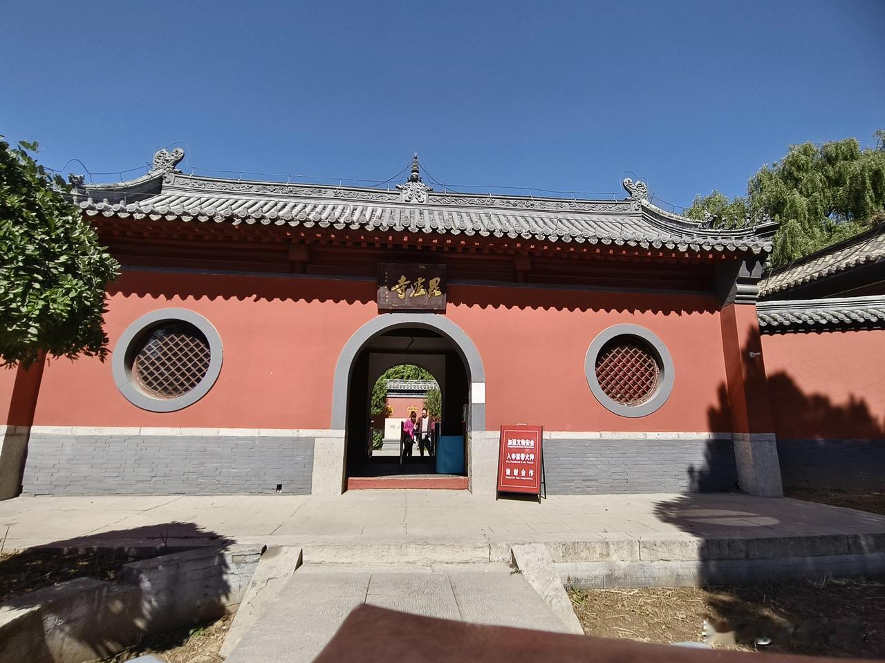石家庄的毗卢寺位于东京北村，资料中说的，这座寺庙兴建于唐朝天宝年间，当年就是一座