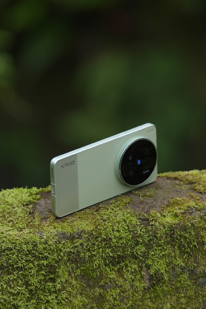 那个，vivo X300 ultra我还是买了，16G+1T顶配版本拿下！主要平