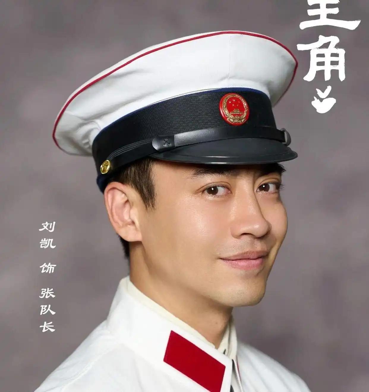 最近有他的两部戏同时在播出，一个是《主角》，一个是《家业》，都有他的参与。

他