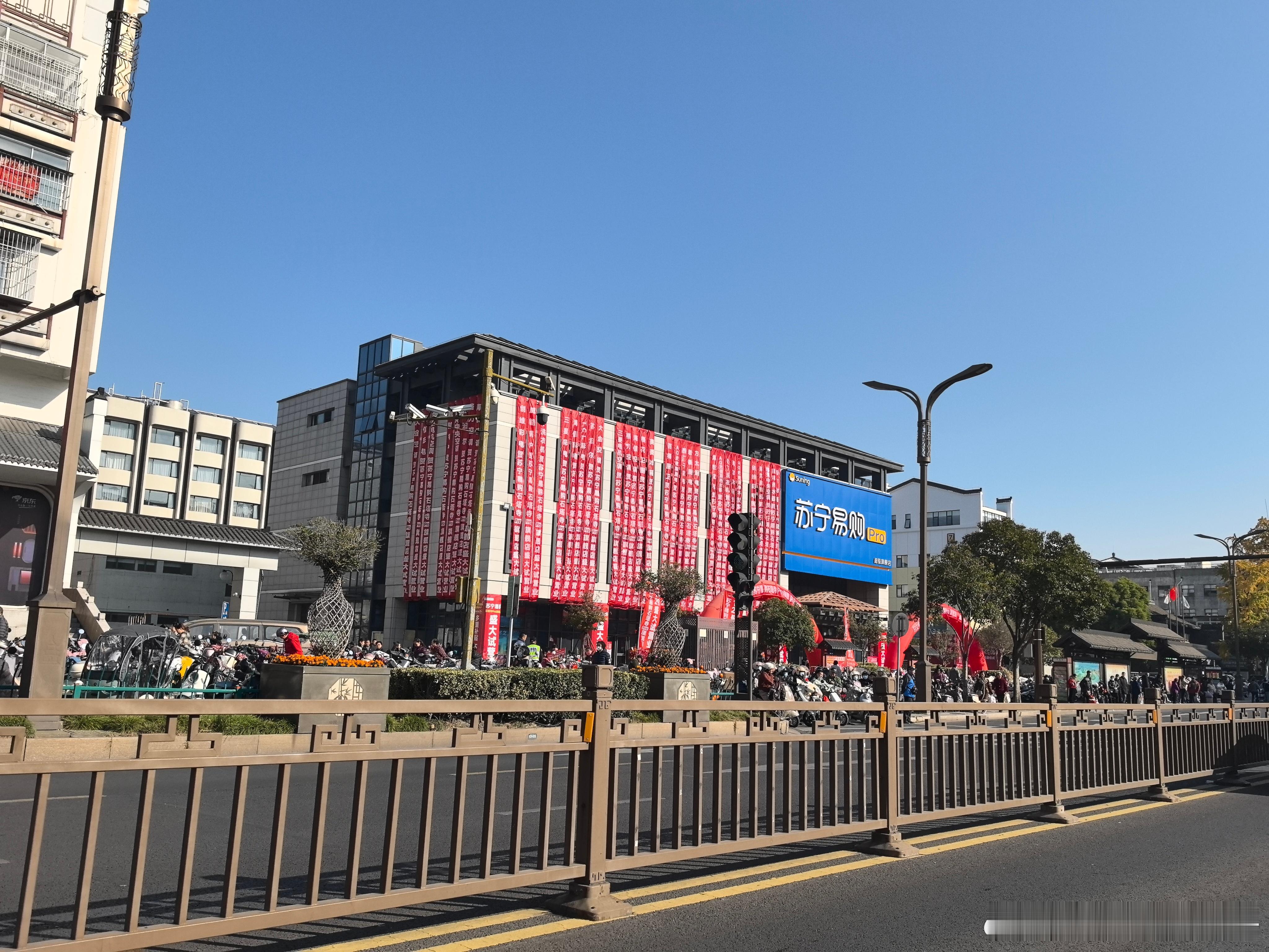 20几年的 扬州·汇银家电连锁[地点] 成了 苏宁易购  了！真的是时过境迁啊！
