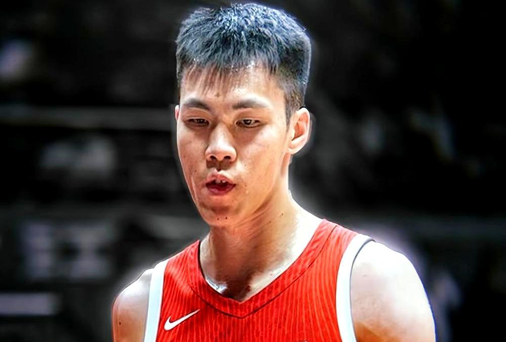 场均16+5，全明星首发，国家队却把他退货了。
 
出征日本的14人名单一公布，