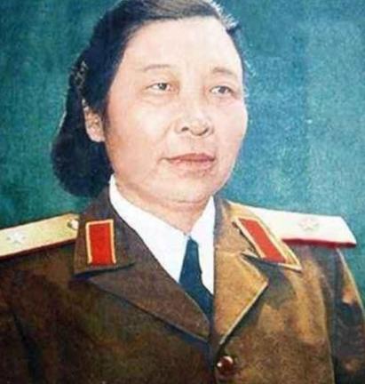 1955年，开国女将军李贞回乡探亲，遇到了打骂她的第一任丈夫古老三，当二人再相见