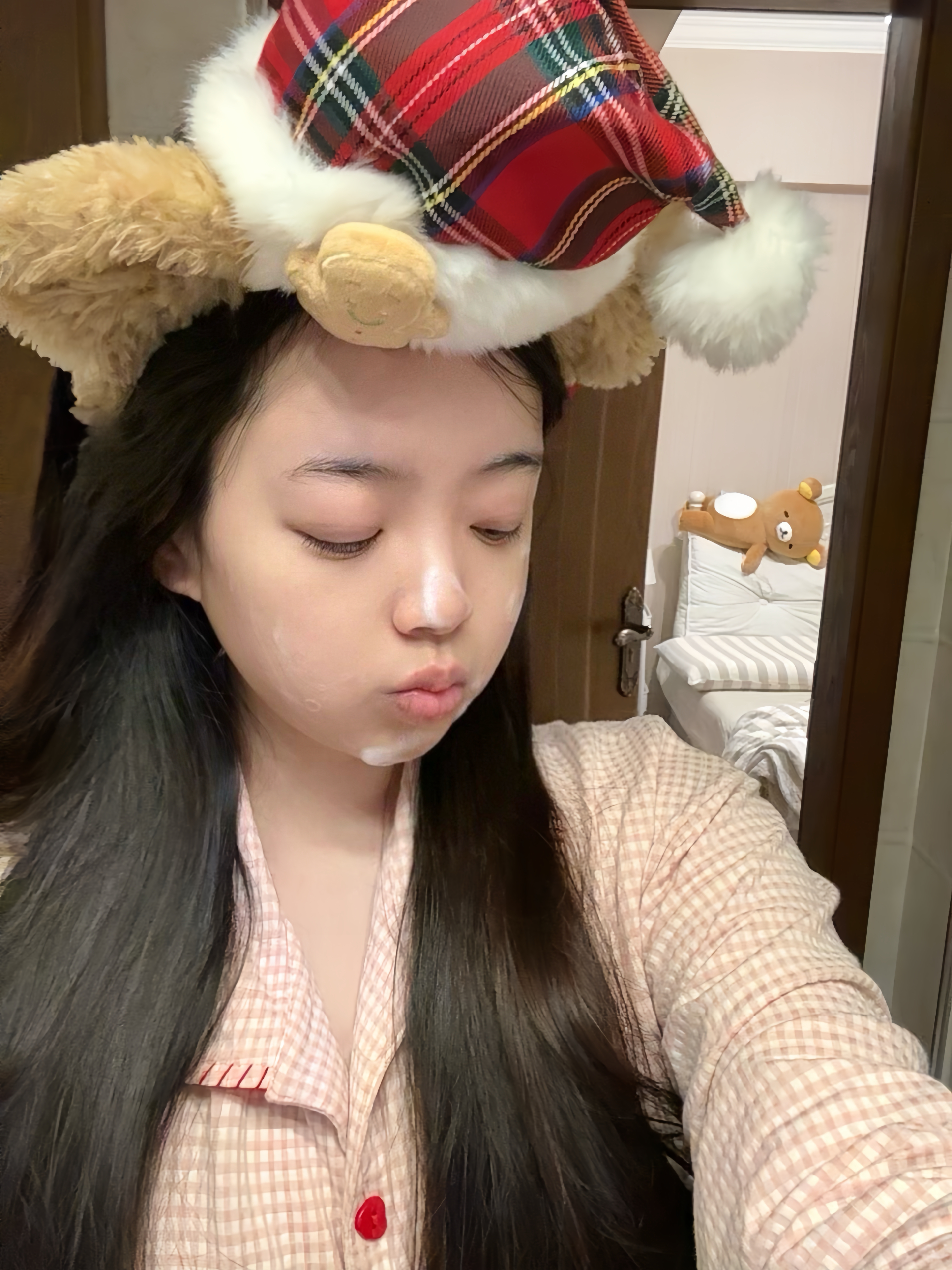 前几天在外面旅游带上了我新换的洁颜蜜 味道是我喜欢的甜橙味 香香的 每次洗脸的时