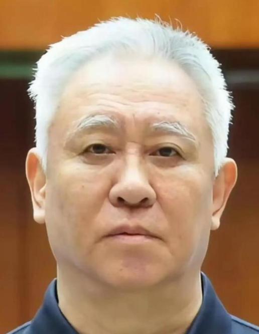 当年在恒大年会上挥金如土、拍着胸脯说要给全国老百姓建老百姓买得起的好房子的许老板