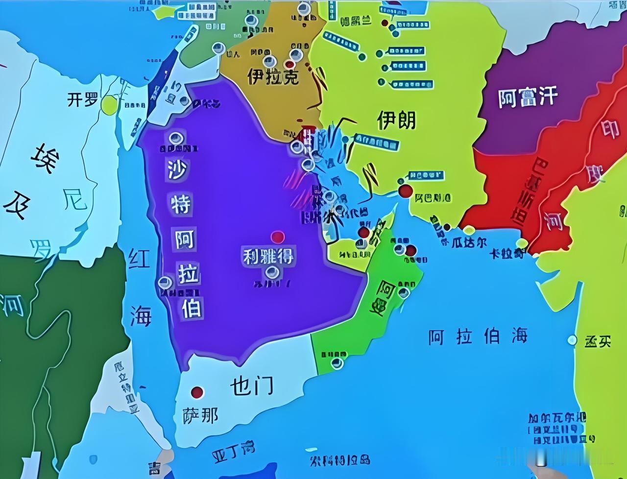 美军11艘航母目前在干嘛？

（1）林肯号（CⅤN-72）：在阿拉伯海执行任务；