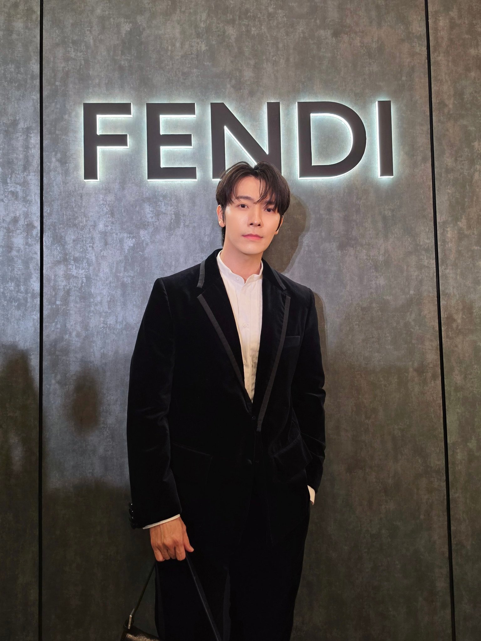 “CB百蓝_。260723 D&E official更新李东海 相关：[📸]D