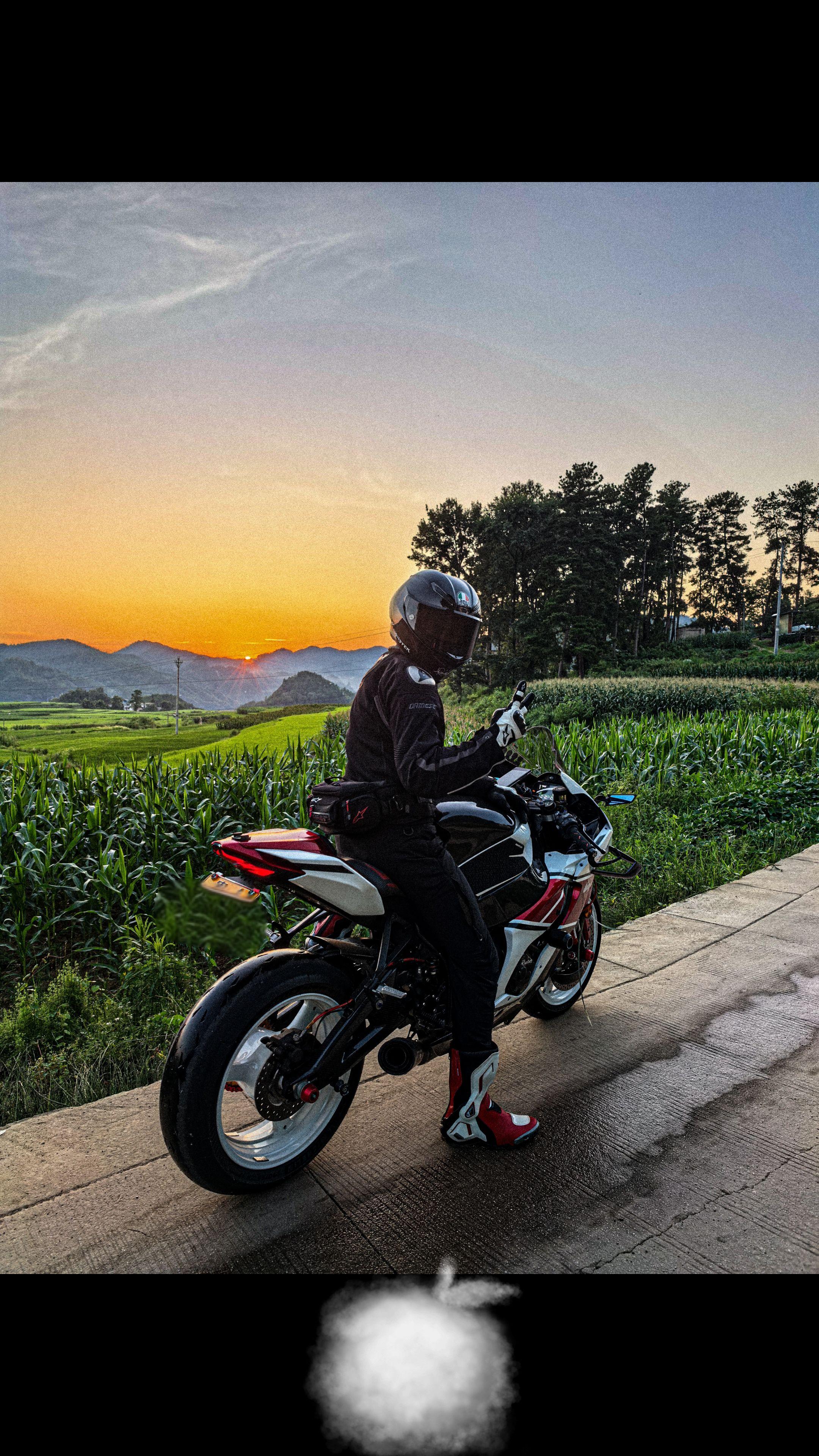 落日是太阳留给天空最后的温柔。