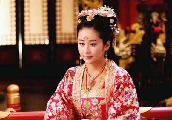 592年的一天，隋朝权臣杨素，突然要将掳入府中的乐昌公主送给一个乞丐。悲愤的乐昌