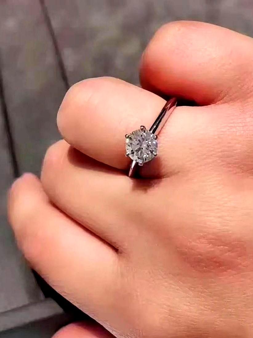 闺蜜低价买你离婚钻戒，转头就拿鉴定报告要退一赔三？
这操作你敢信？
广州阿琳离婚