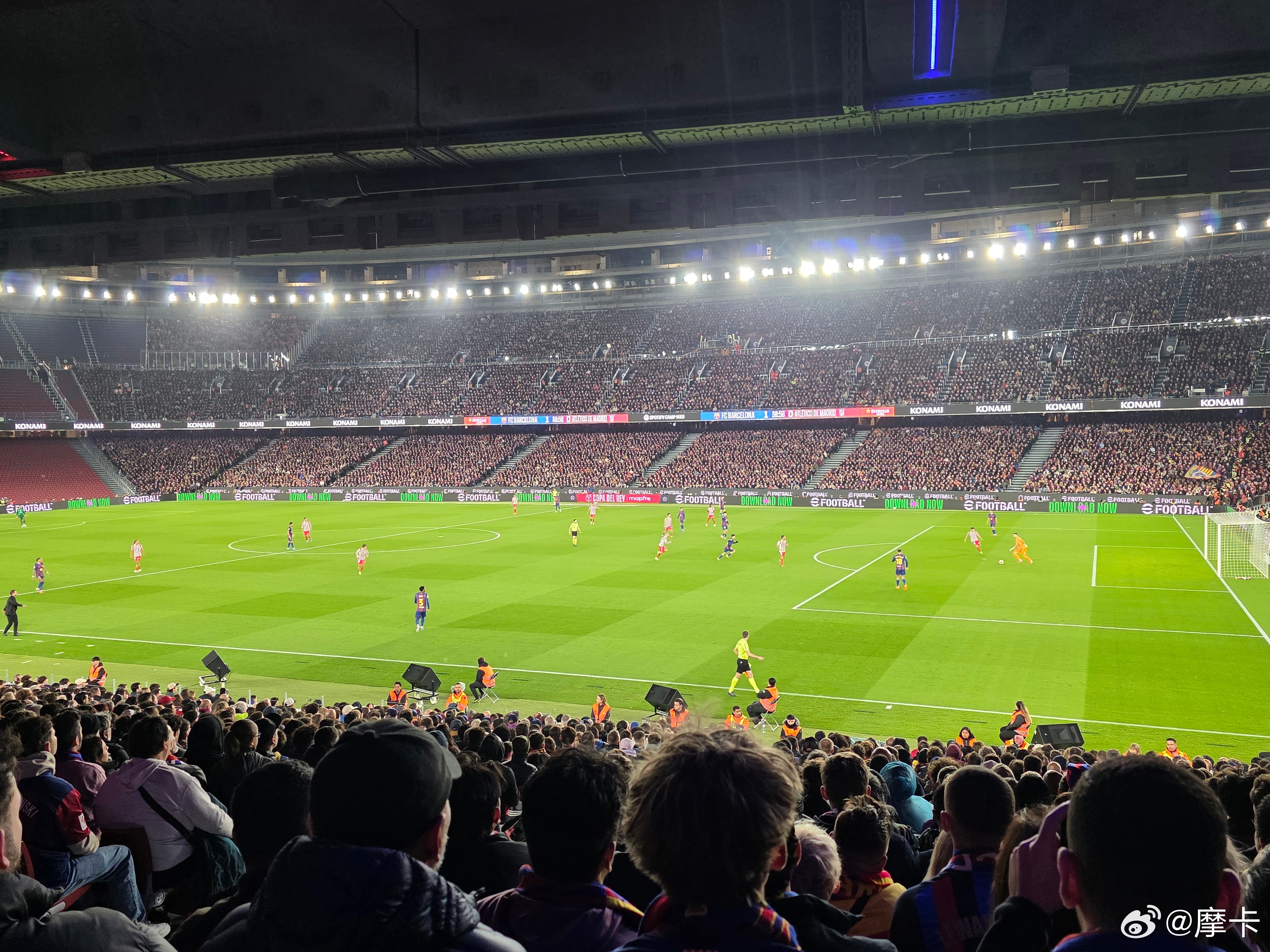 诺坎普现场氛围可真好，巴萨3:0赢了，可惜依然被马竞淘汰了，西班牙语跟着喊了一晚