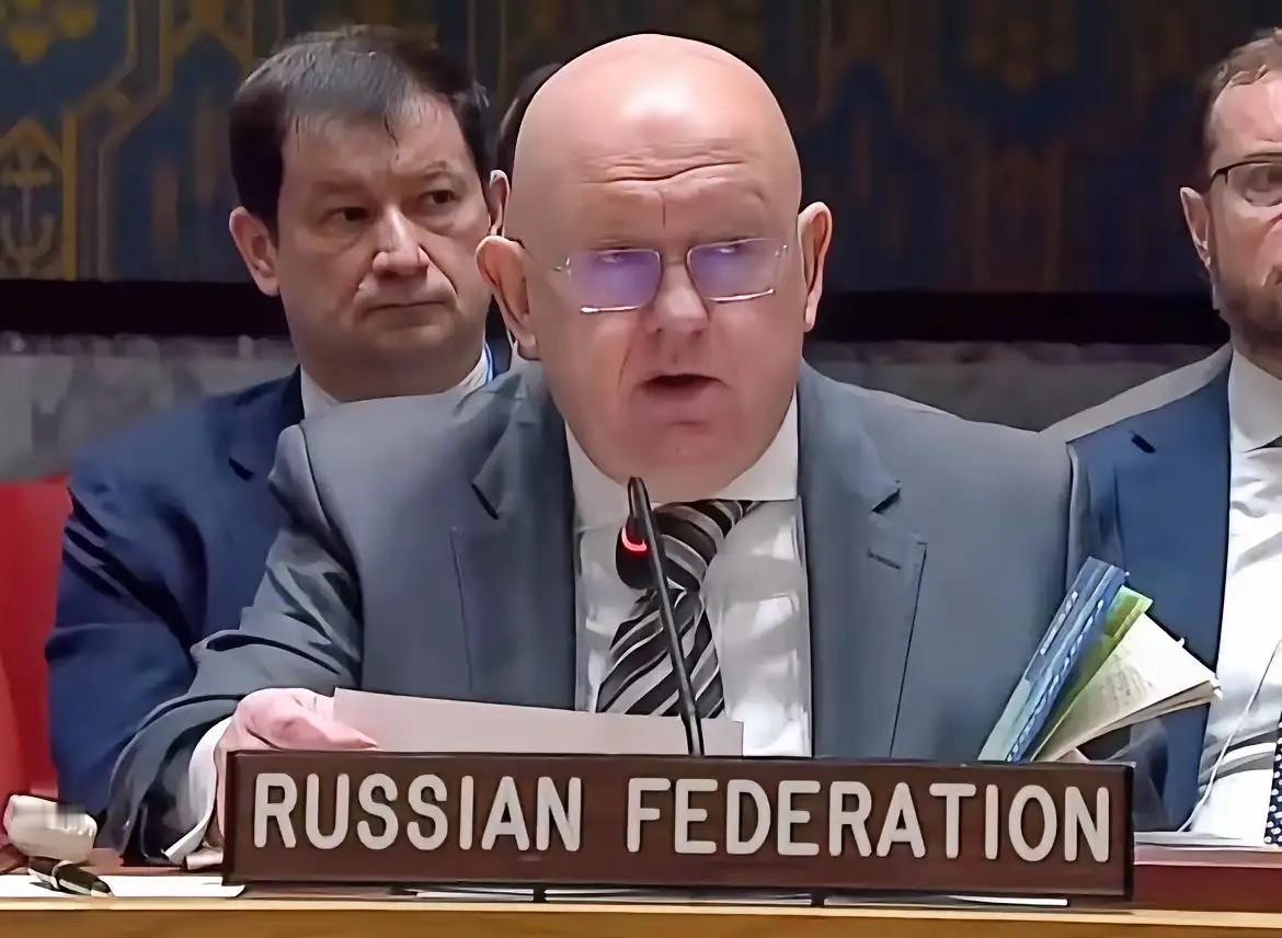 刚从中方访问回国的德国财政部长克林拜尔，在德国接受采访时警告说：我在中国已经亲眼