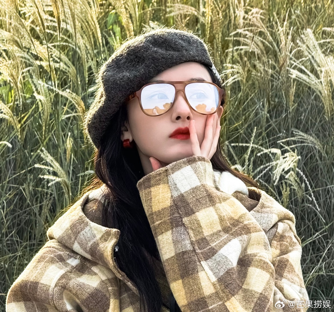 宋祖儿被拒绝合影后的反应不想合影就把相机给我！宋祖儿你和我拍一个！！！！宋祖儿