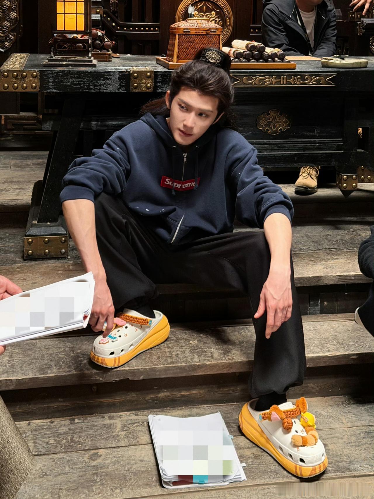 檀健次这是有多少库存啊！一下子发了18张日常碎片生活照！这也是檀老师口中的“山哥