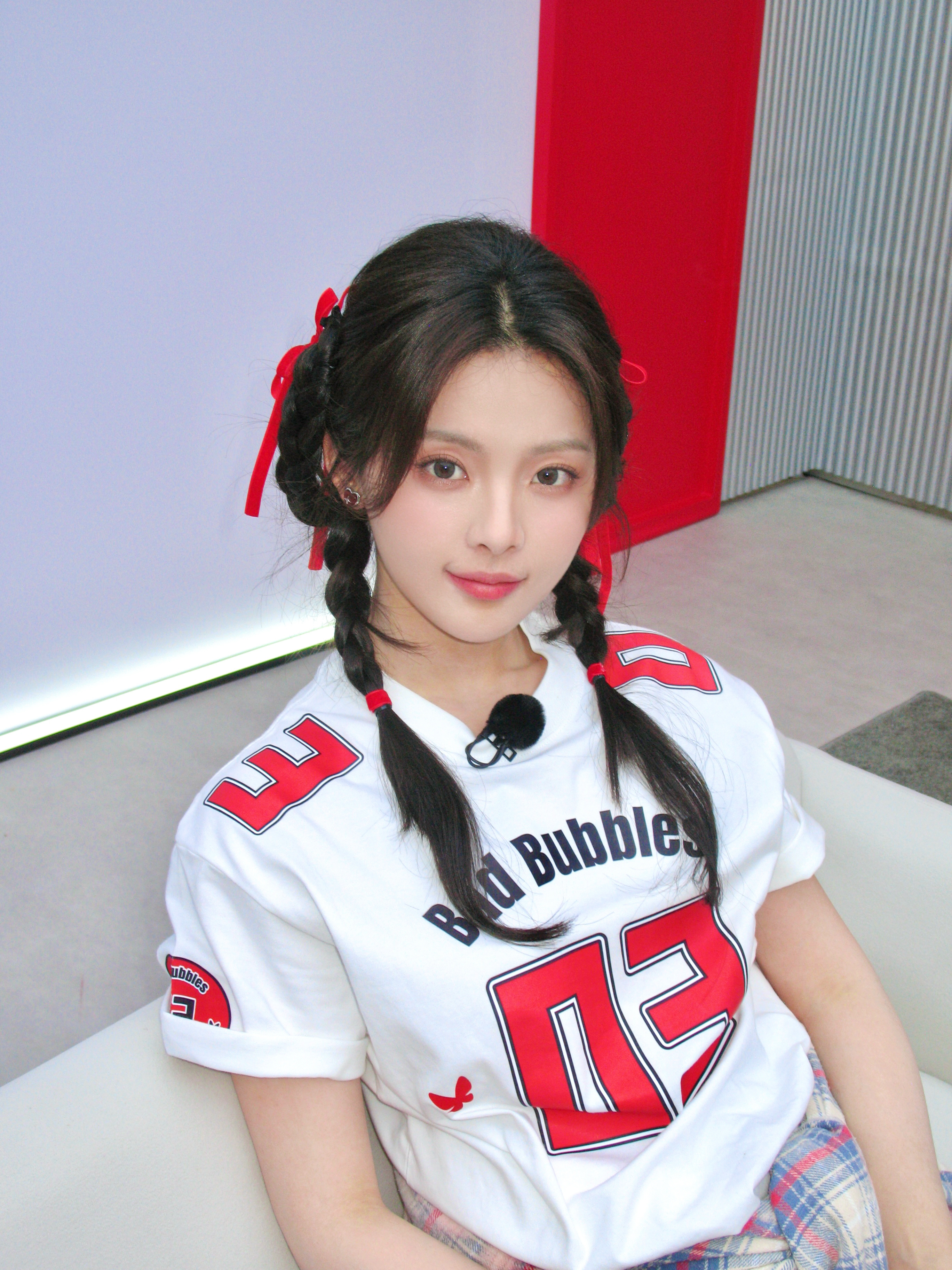 杨超越   在复制粘贴的时代，你是手写的诗