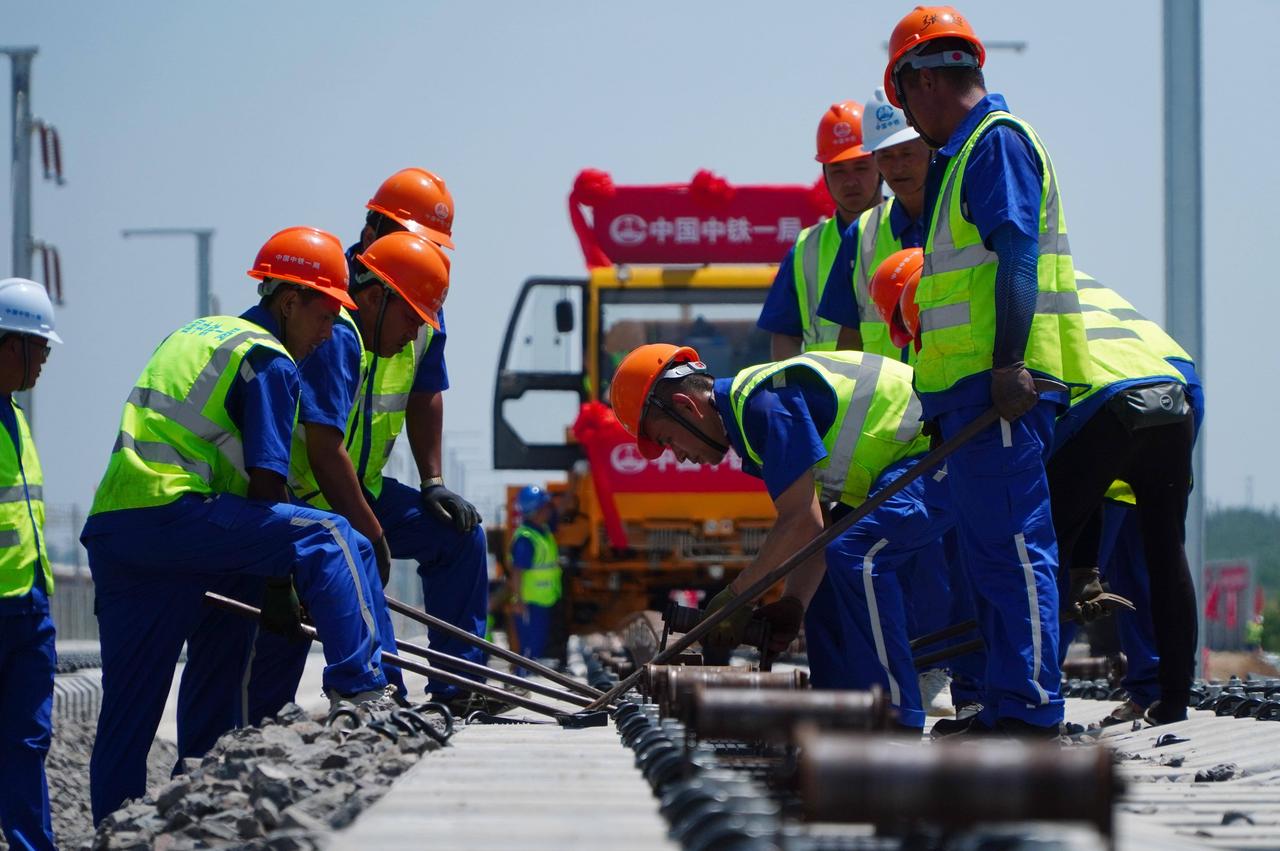 男人啊，有时候，也不能光听老婆的话。

我们村的阿军，两千零几年的时候，在四川大