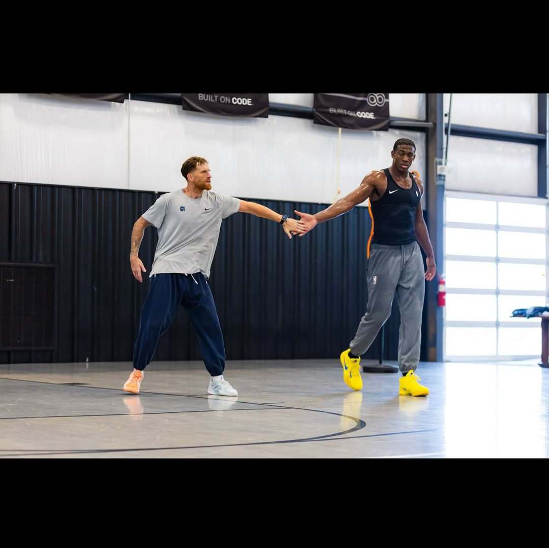 杰米森更新：“Ball up top 🏀”杰米森 ​​​