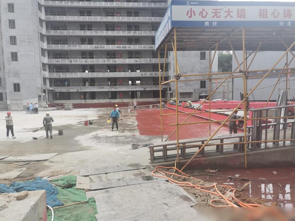 两个合伙人跟我商量了下，要将公司注册的十二个建造师全部清退，这样公司能回款好几万